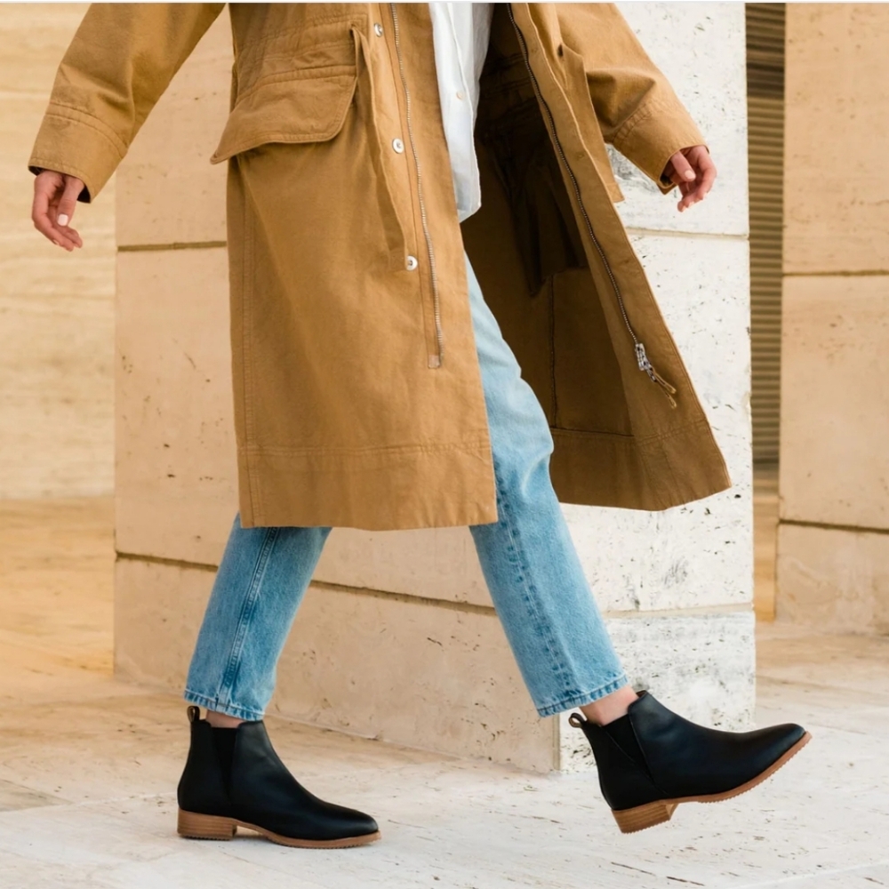 NWOT!!Nisolo Eva Everyday Chelsea Boots Black Sz: 6.5